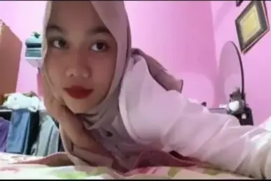 Ukhti Sange Parah Kirim Video Colmek Buat Pacar